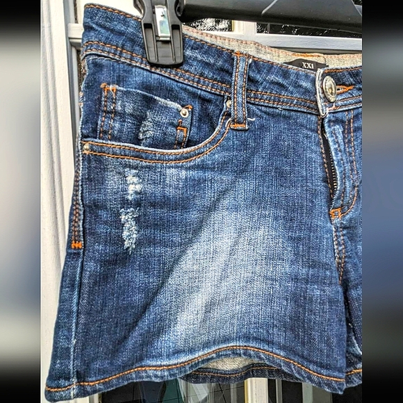 Forever XXI Distressed Denim Blue Jean Shorts Size 26/2 - Picture 4 of 8